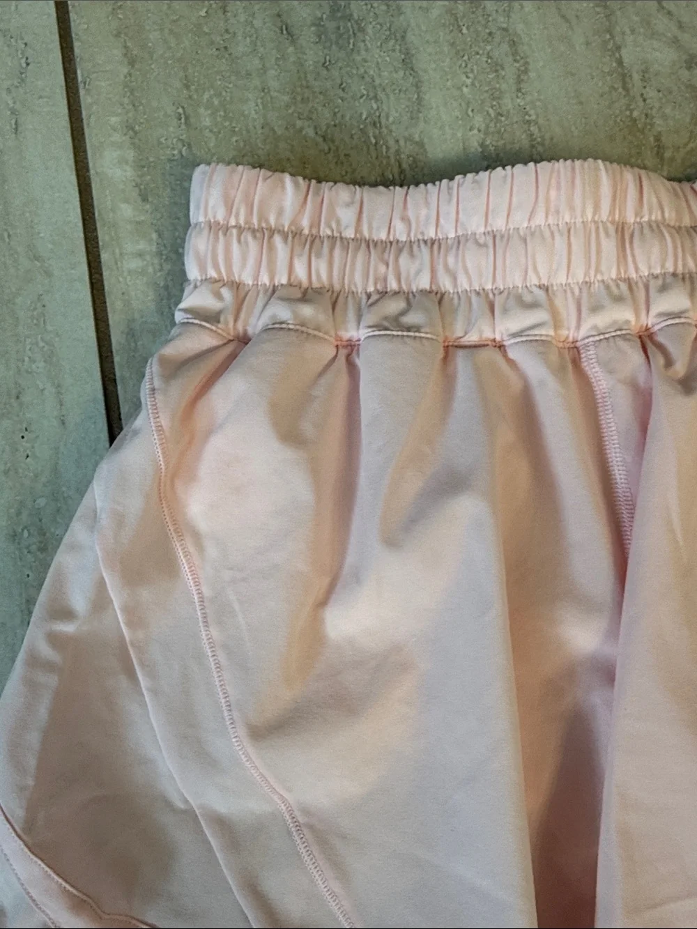 Lululemon Track That Mid-Rise Lined
Short 5" Strawberry Milkshake Size 6 - Picture 4 of 16
